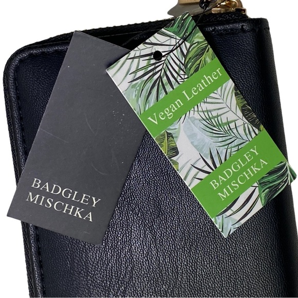 NWT Badgley Mischka Black Zip Around Wallet/ Clutch Purse With Large Gold Studs - Picture 4 of 12